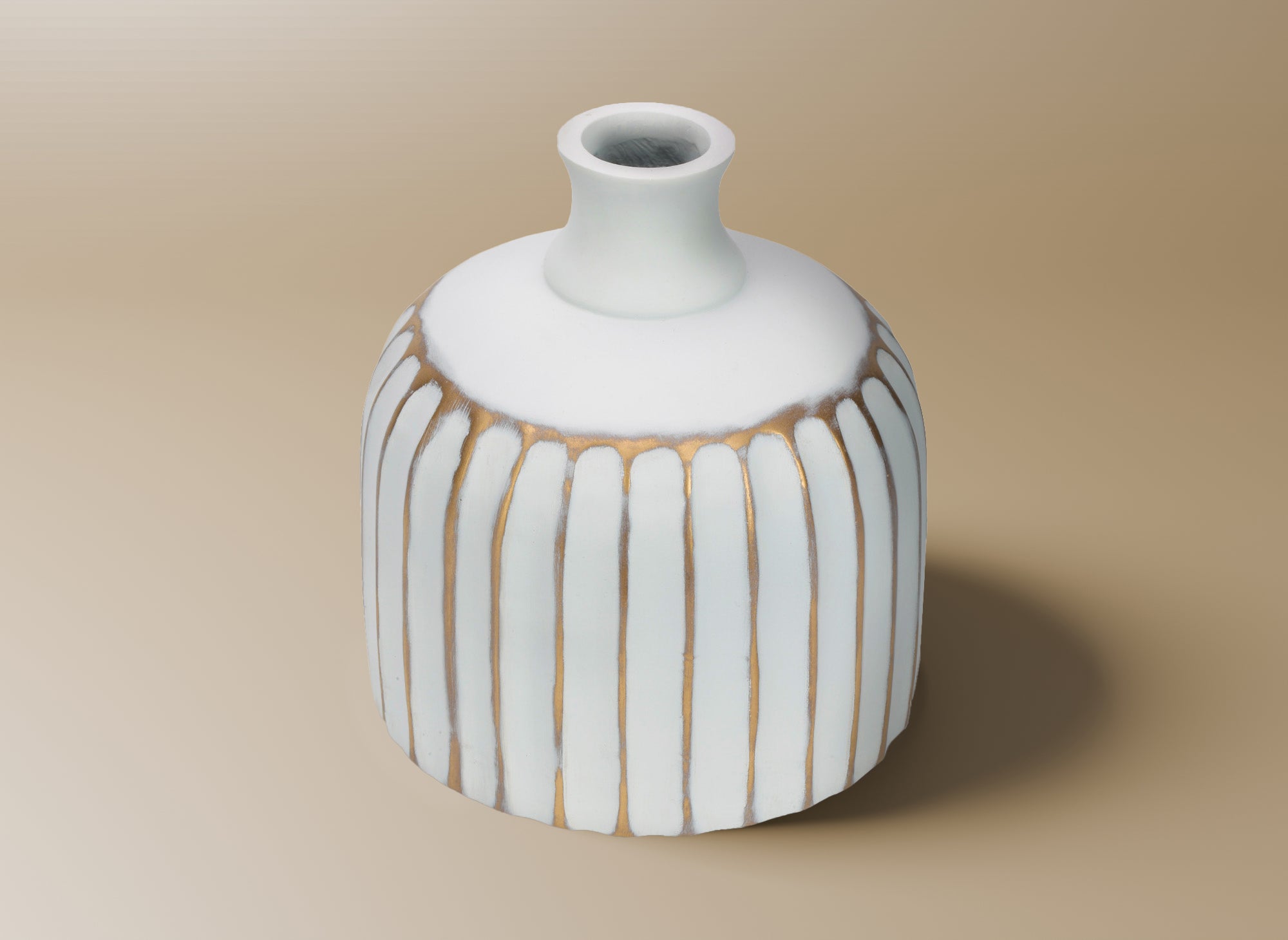 Vase en polyrésine blanc et doré H19 cm ARCA