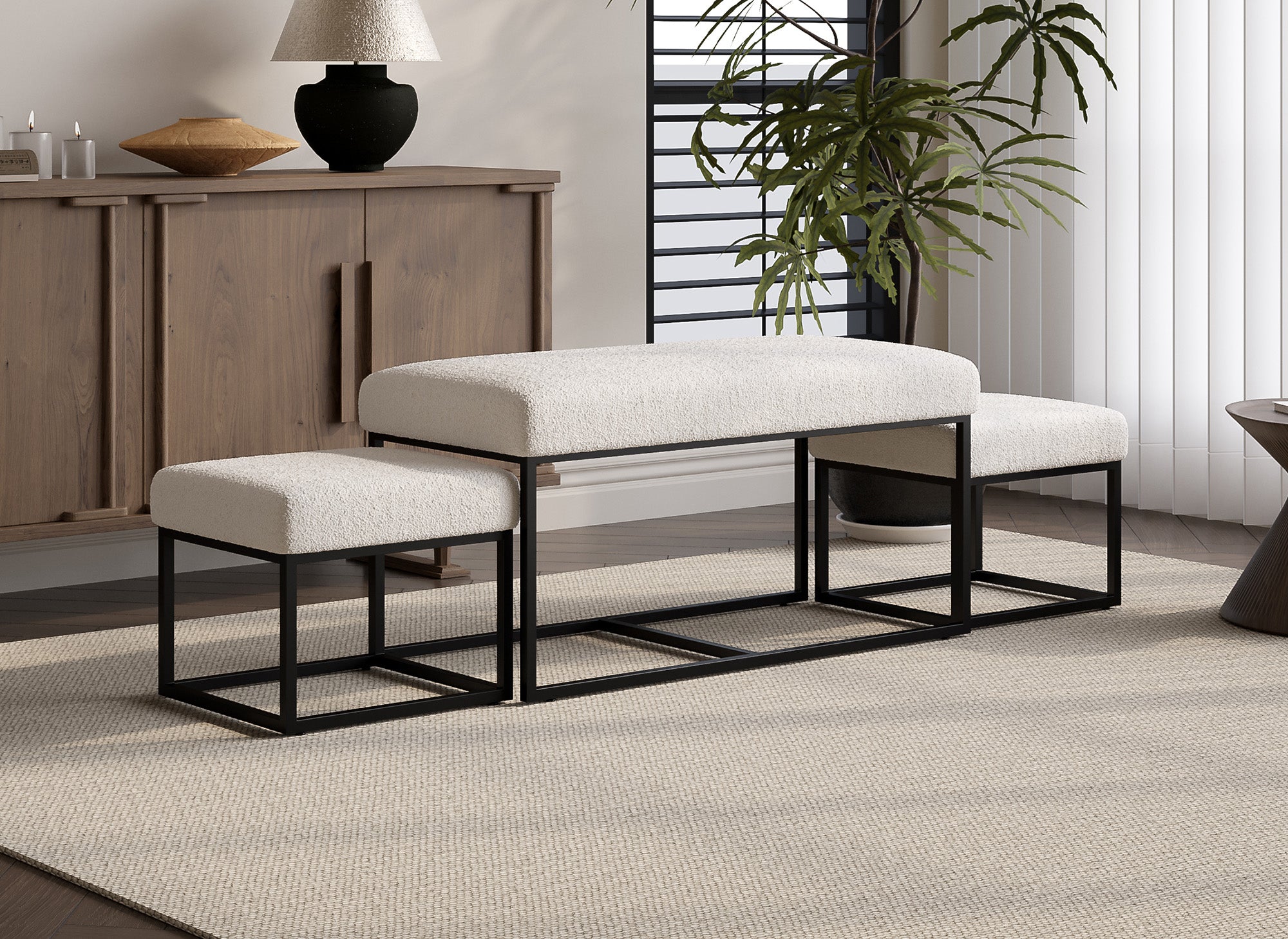 Banquette avec poufs en tissu bouclette blanc écru et pieds en métal noir BECKIE