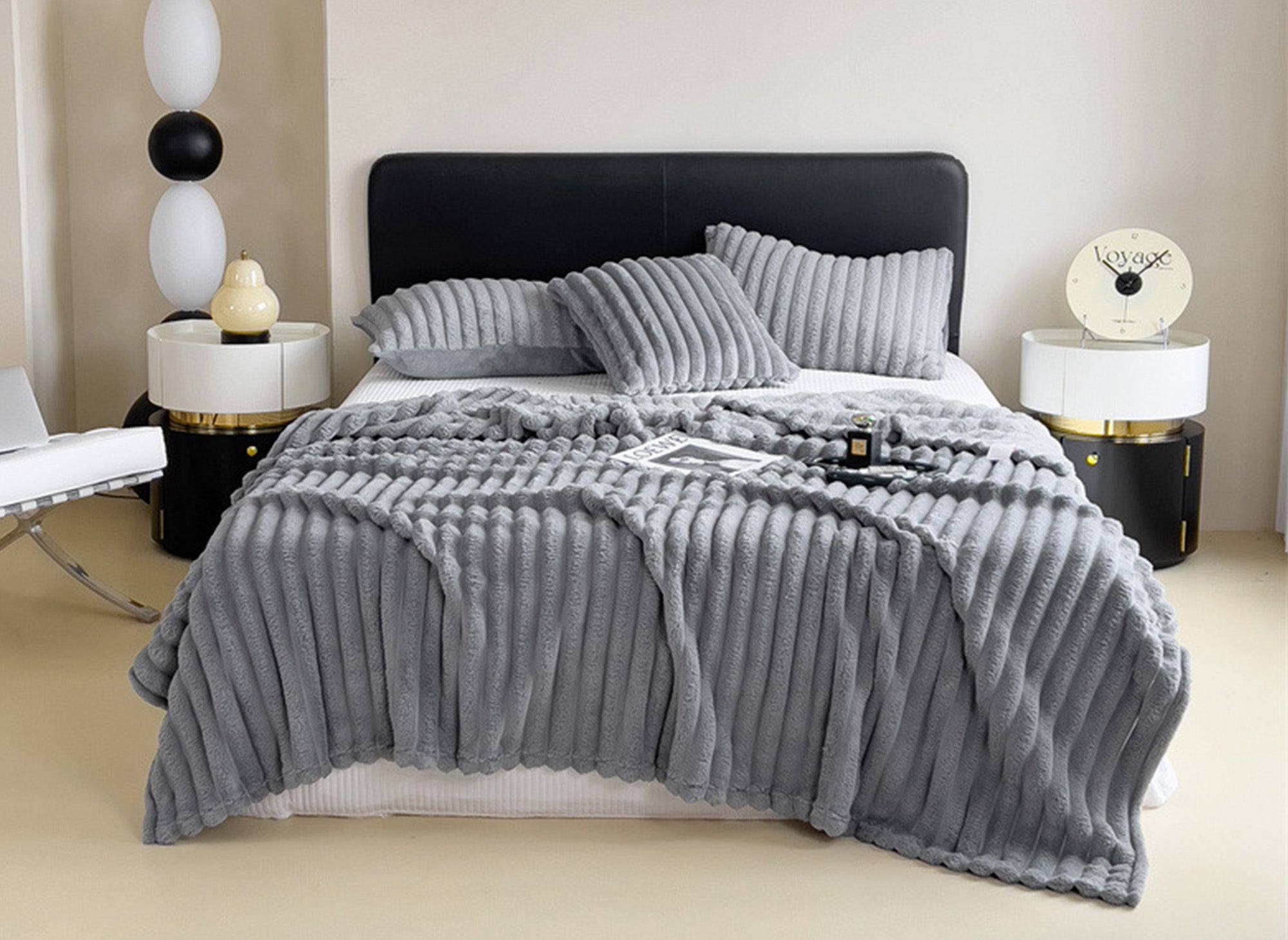 Plaid en velours côtelé épais gris clair 150x 200 cm CARINO