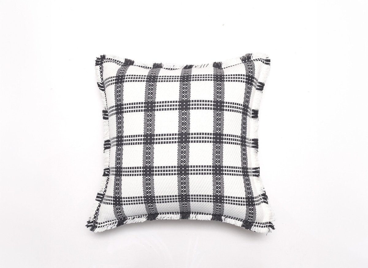 Coussin blanc et gris foncé à carreaux 45x45 cm WARMY - DécoInParis