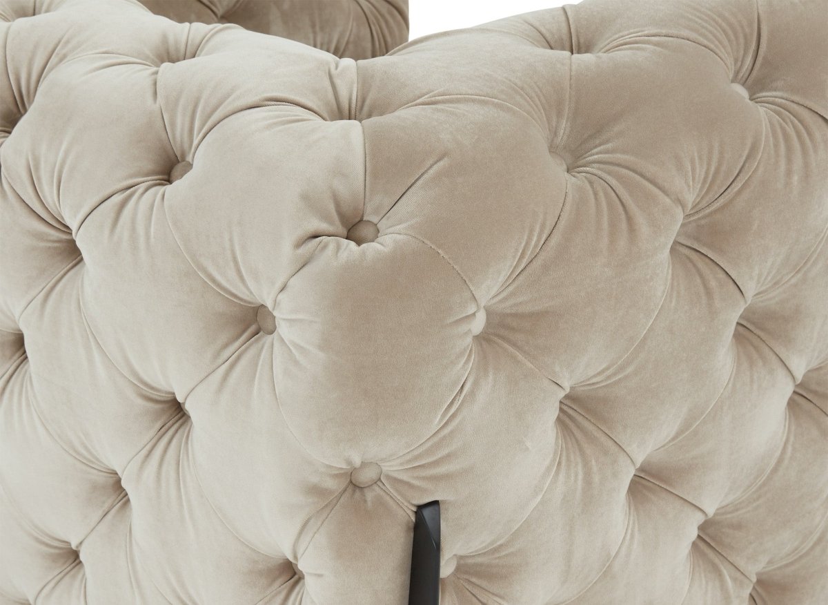 Fauteuil capitonné chesterfield velours beige CARMEN - DécoInParis