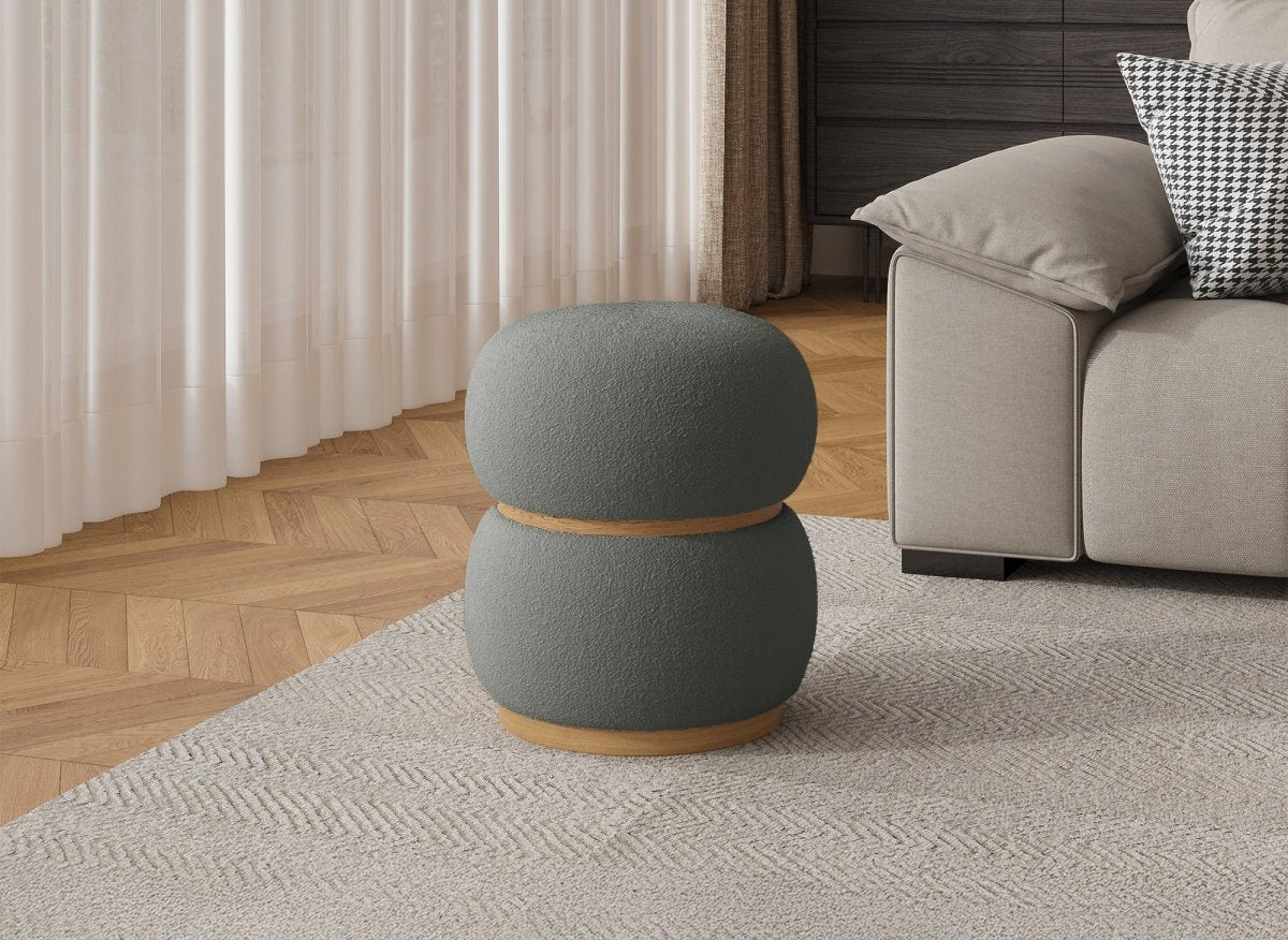 Pouf design en tissu effet peau de mouton gris et bois SNOW - DécoInParis