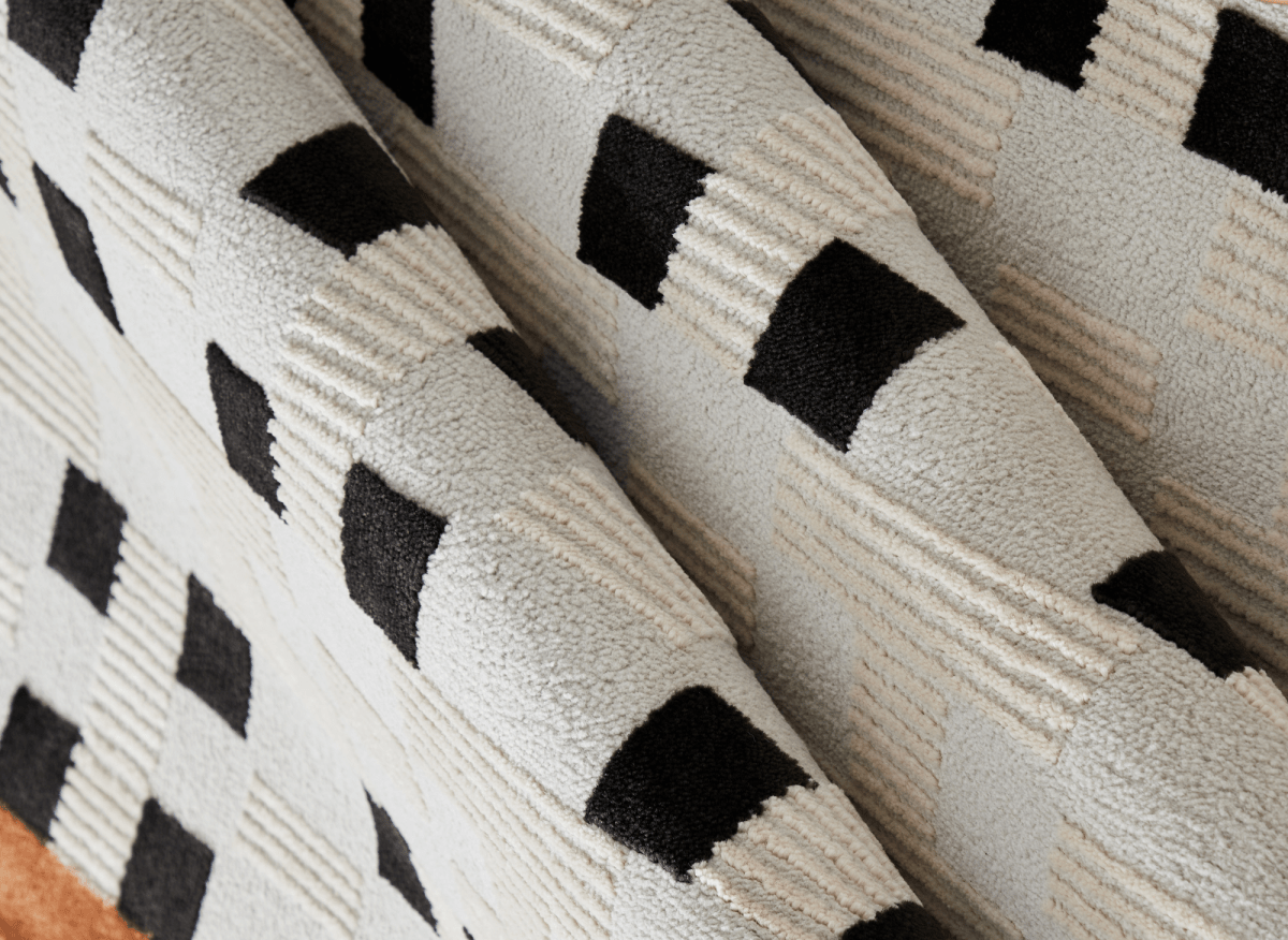 Tapis blanc à motifs noirs, verts et orange 200 x 290 cm ELINN - DécoInParis