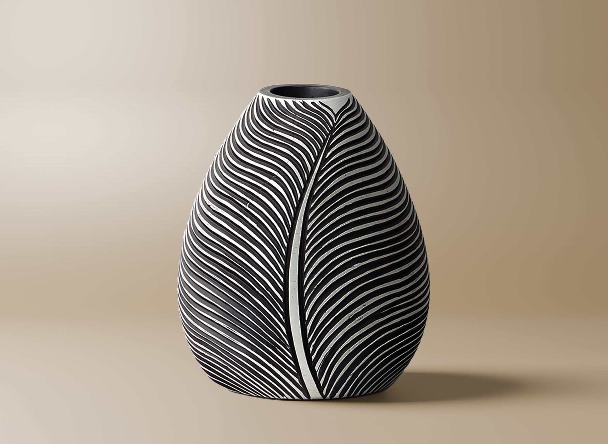 Vase en résine noir et blanc H21 cm EBENE