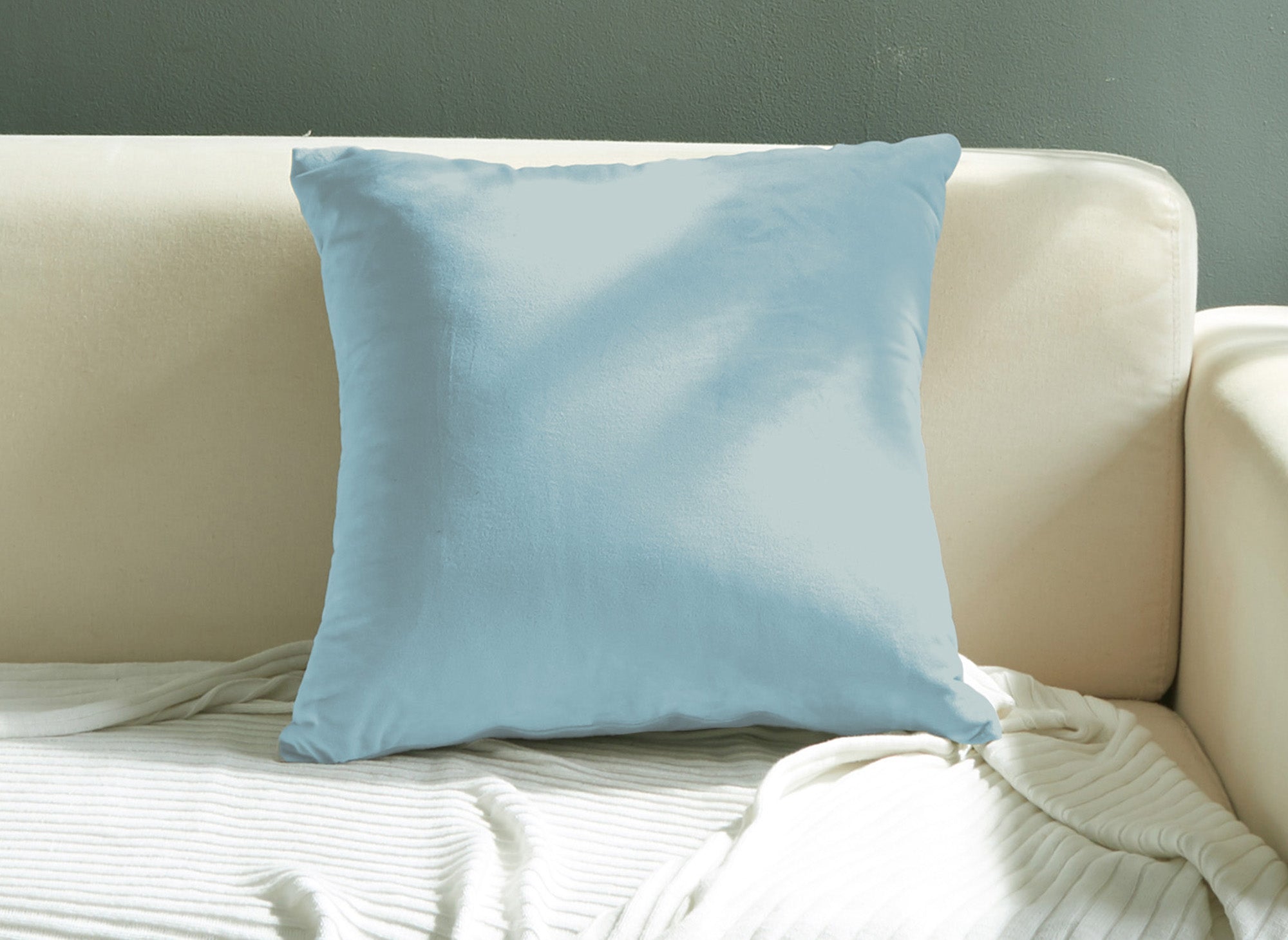 Coussin carré 45x45cm en velours vert d'eau TYGA