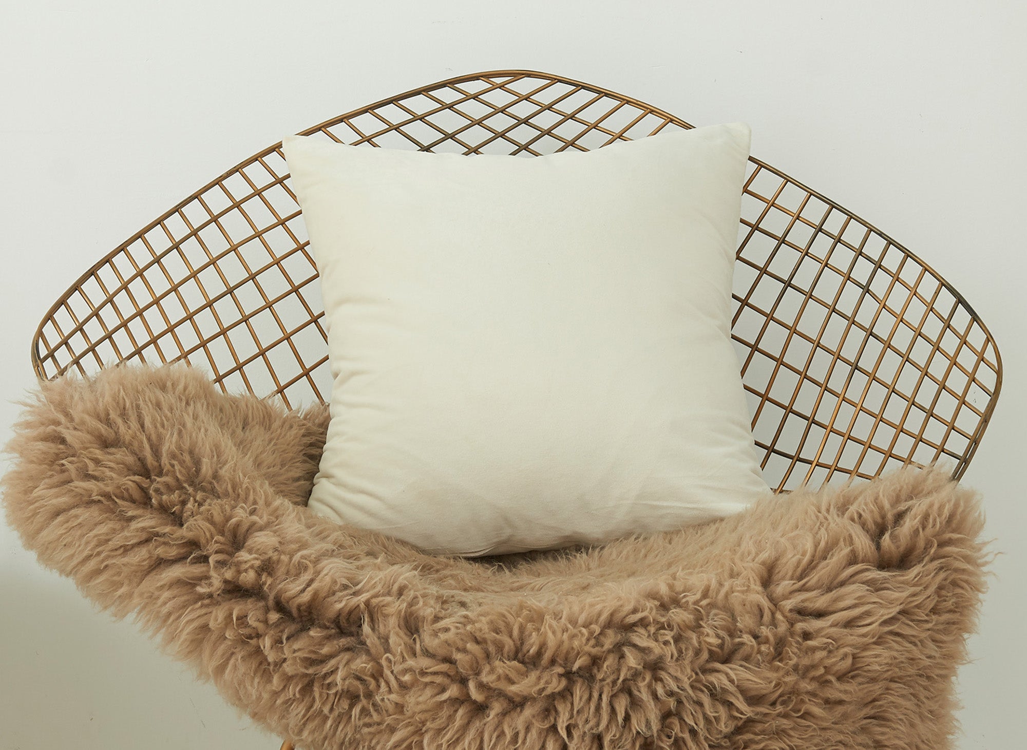 Coussin carré 45x45cm en velours blanc écru TYGA