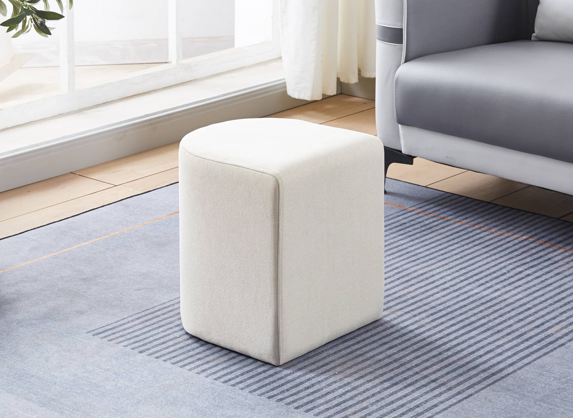 Ensemble table basse couleur bois avec 2 poufs en tissu beige JUDITH