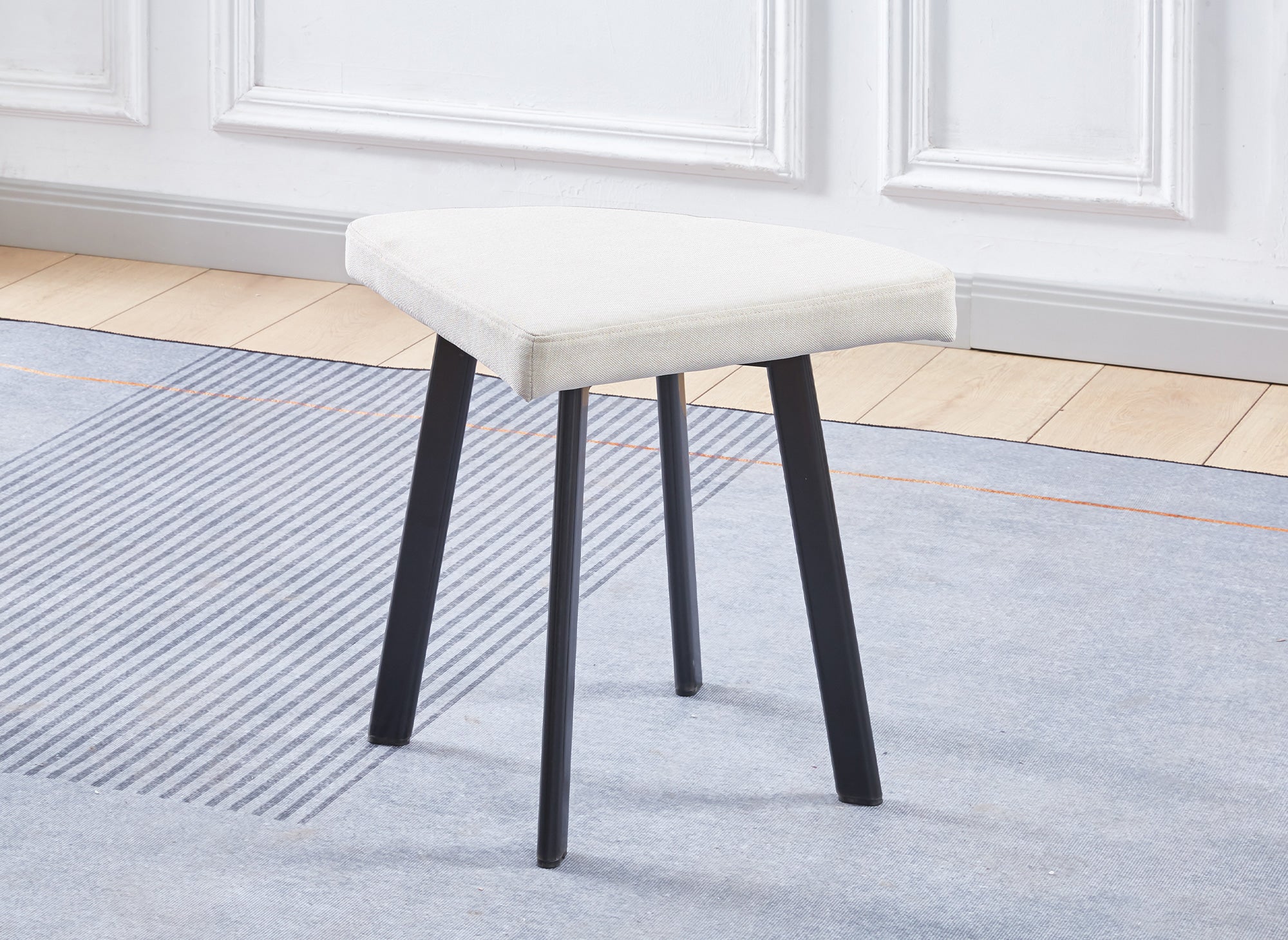 Ensemble table à manger en bois avec 4 tabourets beige IRINA