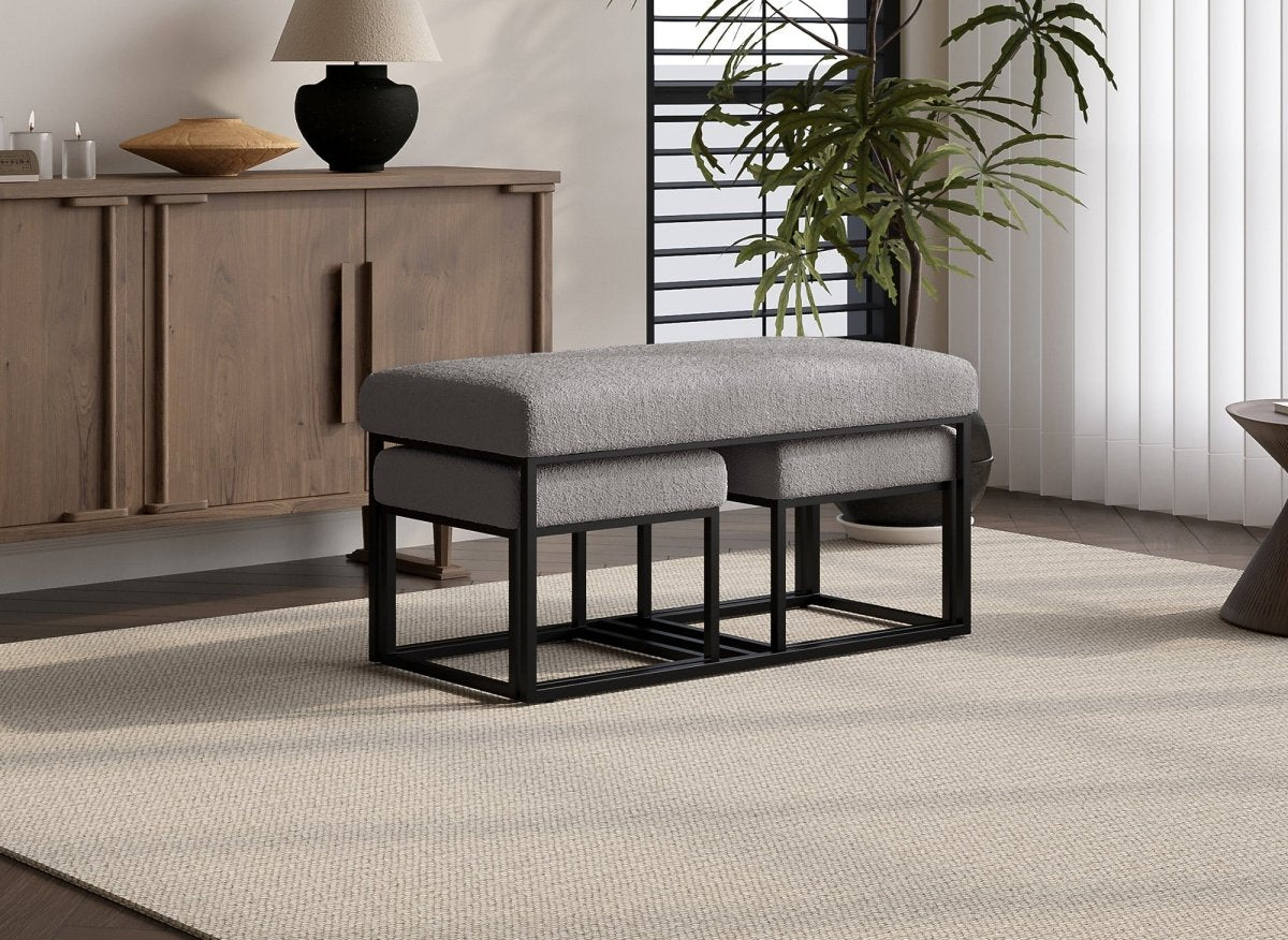 Banquette avec poufs en tissu bouclette gris et pieds en métal noir BECKIE - DécoInParis