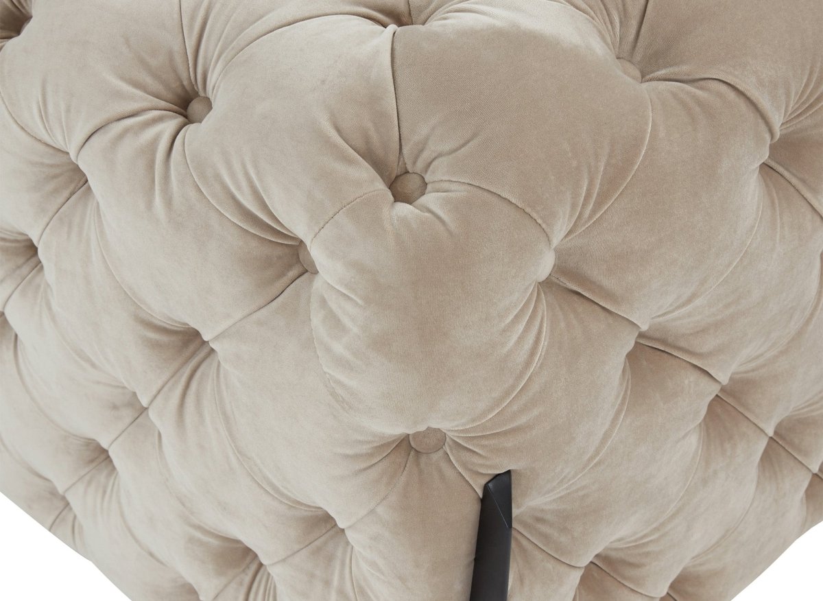 Canapé fixe 3 places capitonné chesterfield velours beige CARMEN - DécoInParis