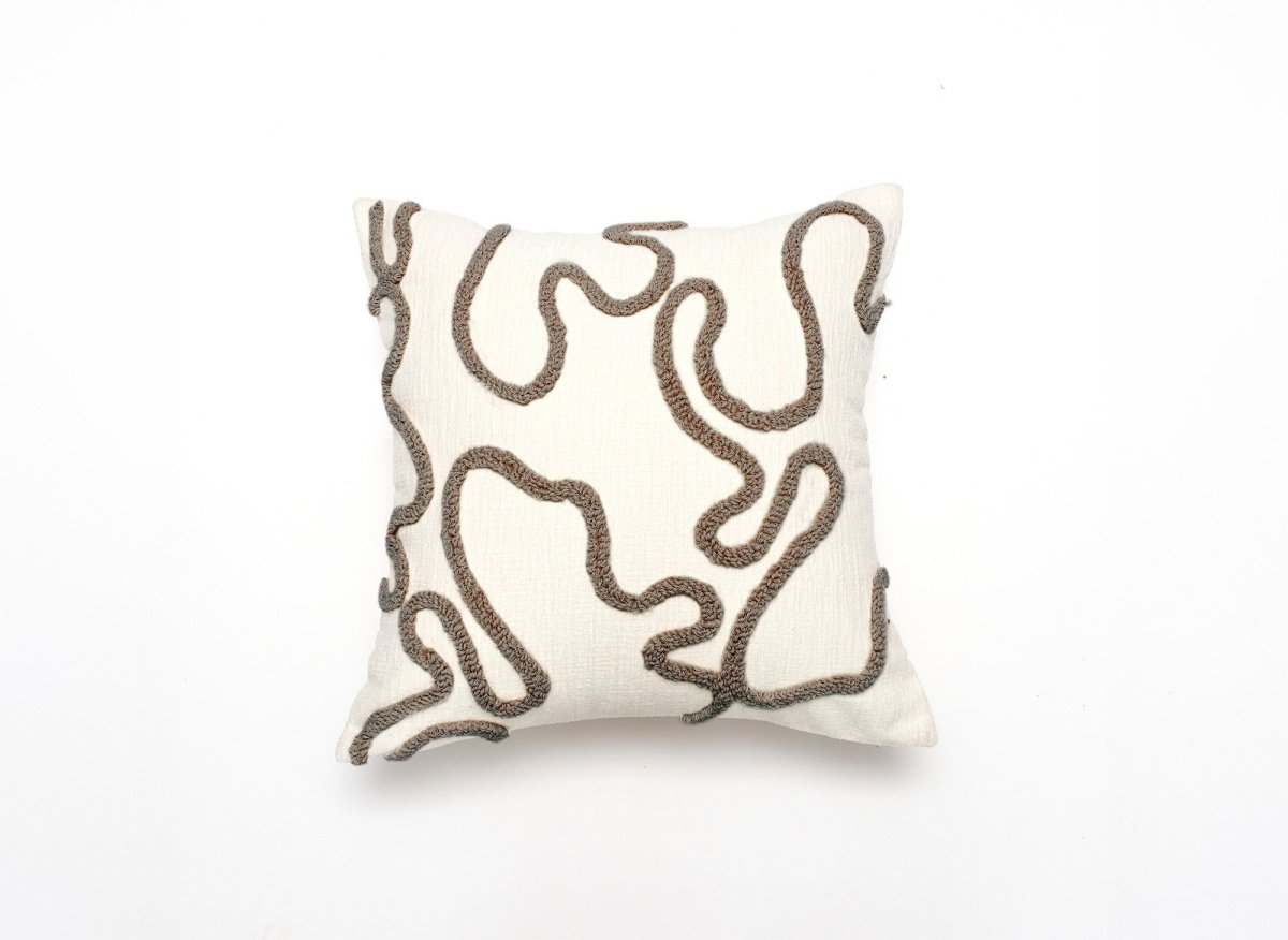 Coussin beige à motifs marrons 45x45 cm BROOKLYN - DécoInParis