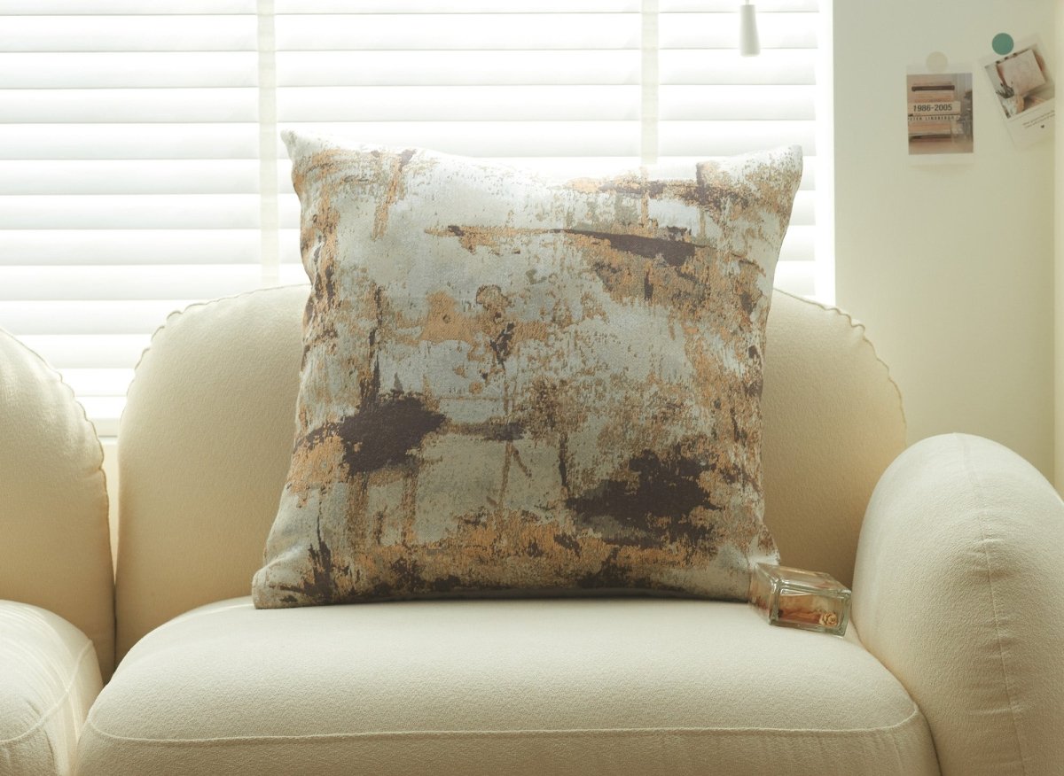 Coussin beige à motifs marrons 45x45 cm CASA - DécoInParis