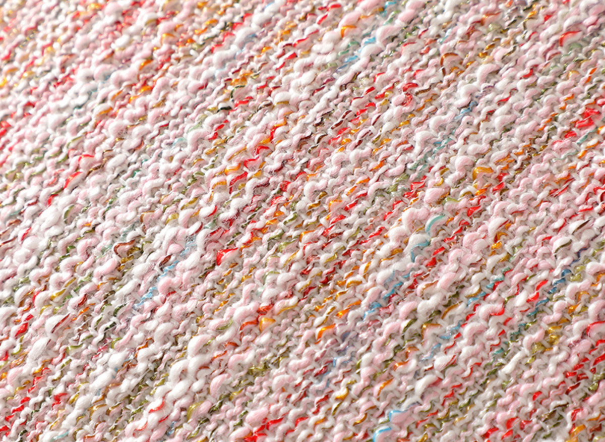 Coussin rose en tweed avec ponpons 45x45 cm POPINE - DécoInParis