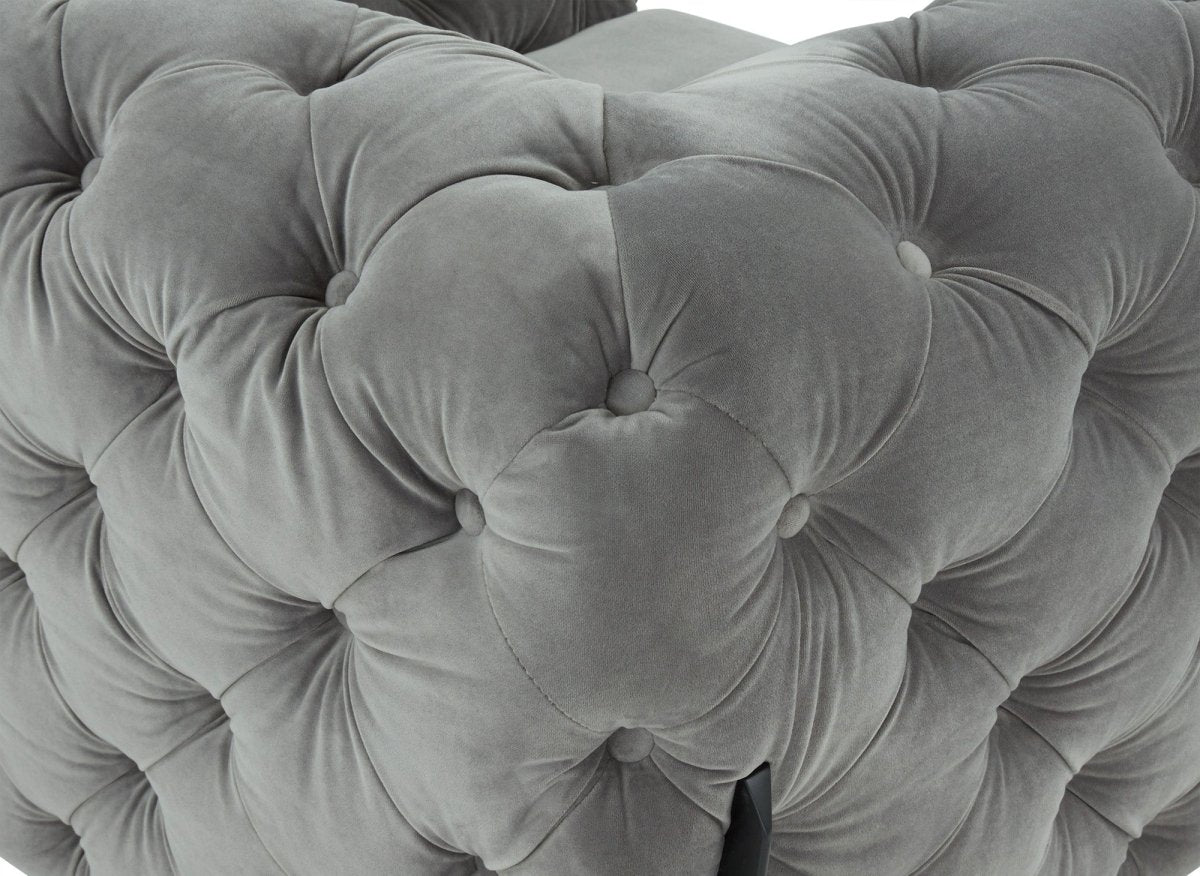 Fauteuil capitonné chesterfield velours gris CARMEN - DécoInParis