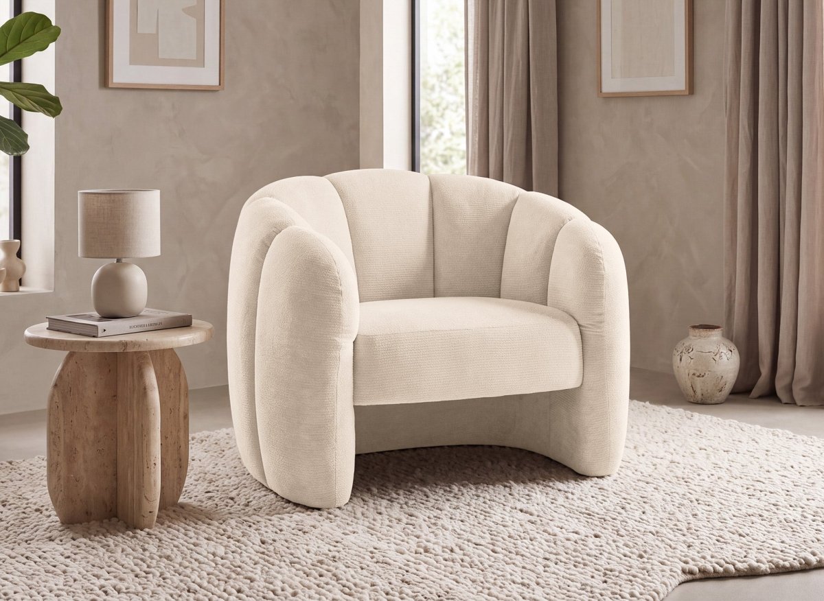 Poltrona di design in velluto beige SENY - DécoInParis