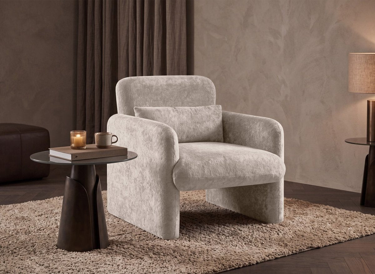 Poltrona in velluto beige PAMIO - DécoInParis