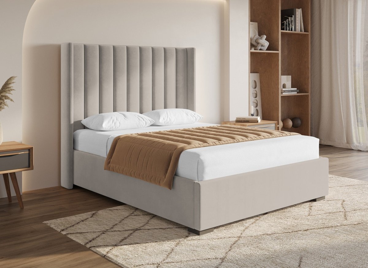 Lit coffre en velours taupe 140x190 cm ALENA - DécoInParis