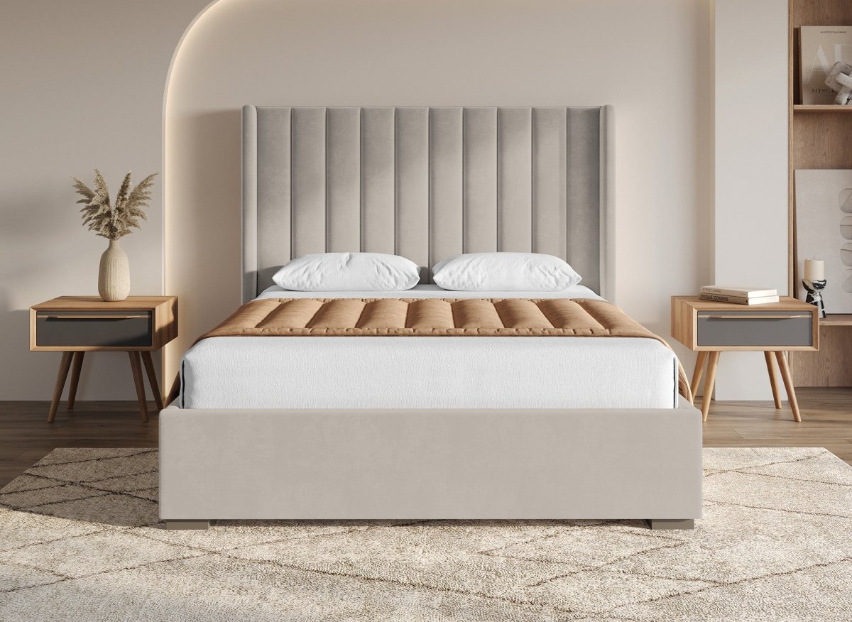 Lit coffre en velours taupe 160x200 cm ALENA - DécoInParis