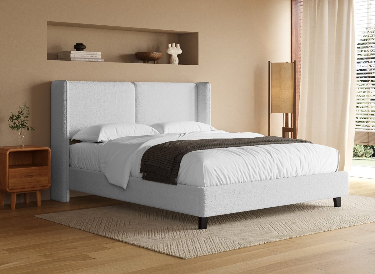 Lit double en tissu effet peau de mouton gris clair 160x200 cm KAYDEN - DécoInParis