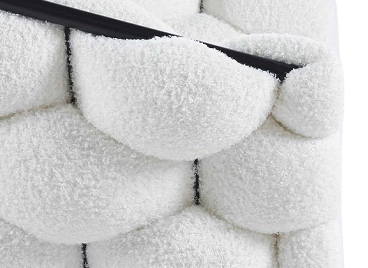 Lot de 2 chaises effet peau de mouton blanc pieds en métal noir CHARLOTTE - DécoInParis