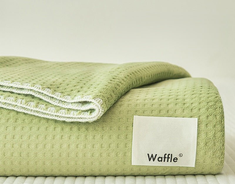 Plaid vert gaufré surpiqûres blanche 150 x 200 cm WAFFLE - DécoInParis