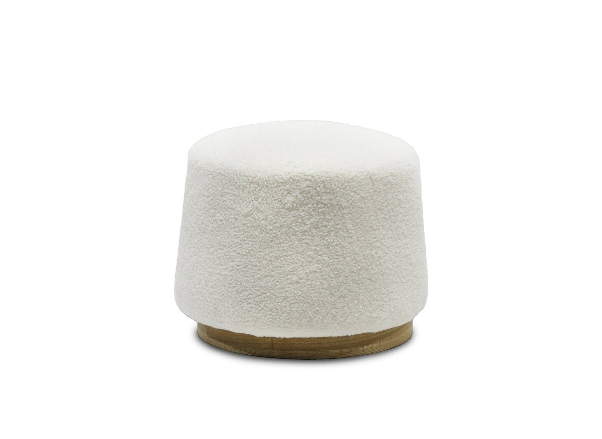 Pouf en tissu effet peau de mouton écru et bois MELIA - DécoInParis
