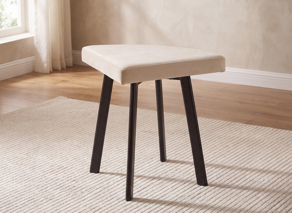 Ensemble table à manger en bois avec 4 tabourets beige IRINA