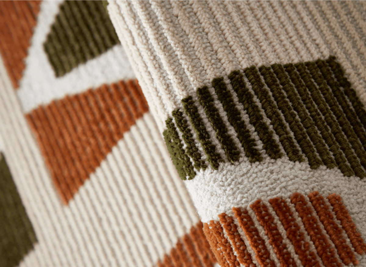 Tapis beige à motifs géométriques verts et terracotta 200 x 290 cm IONA - DécoInParis