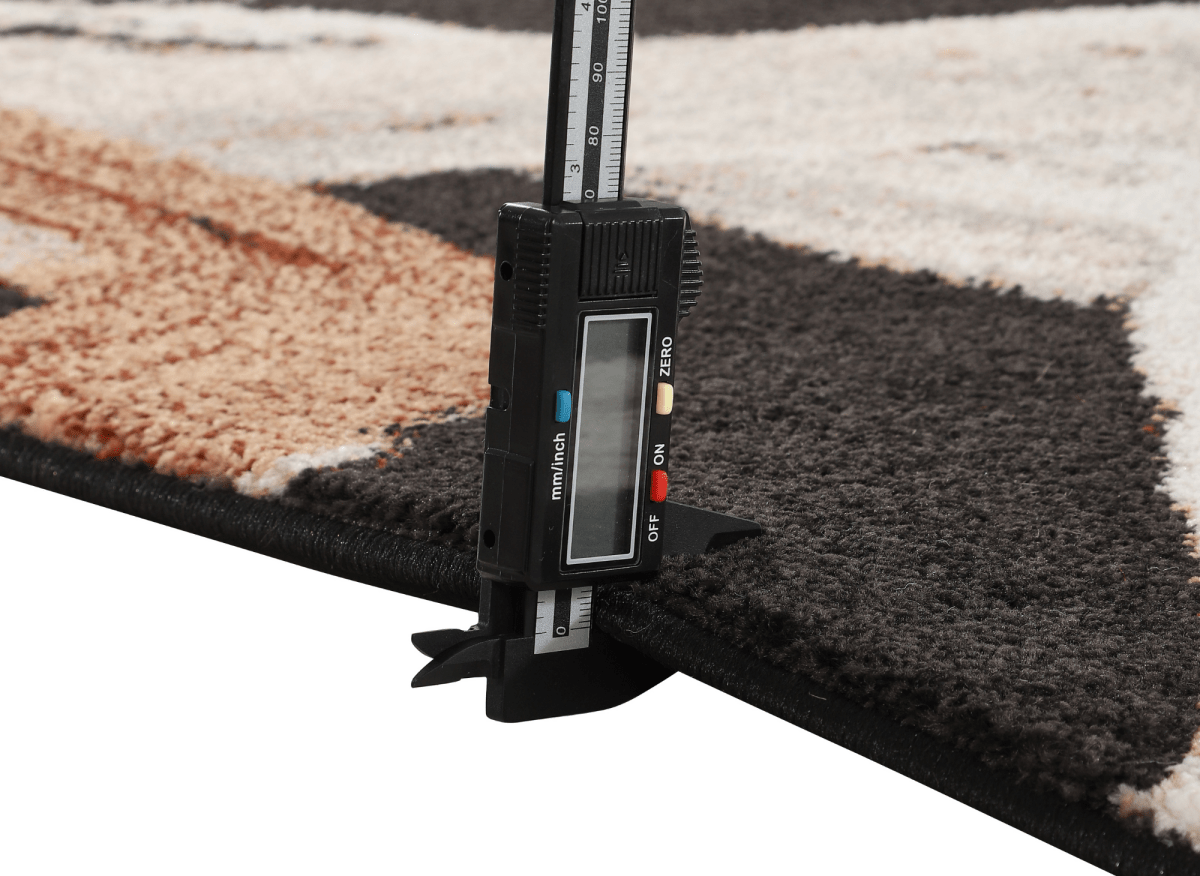 Tapis marron avec motifs géométriques beige et cuivre 200 x 290 cm ILYA - DécoInParis